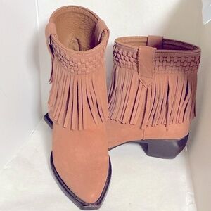 Frye Nubuck Leather Sacha Short Fringe Boots Rose Suede - Size 10B - EUC